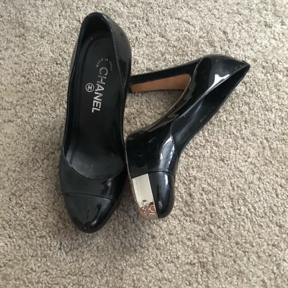 Chanel Black Patent Leather Pumps